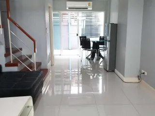 For rent 3 bedrooms townhouse in Yan Nawa, Bangkok