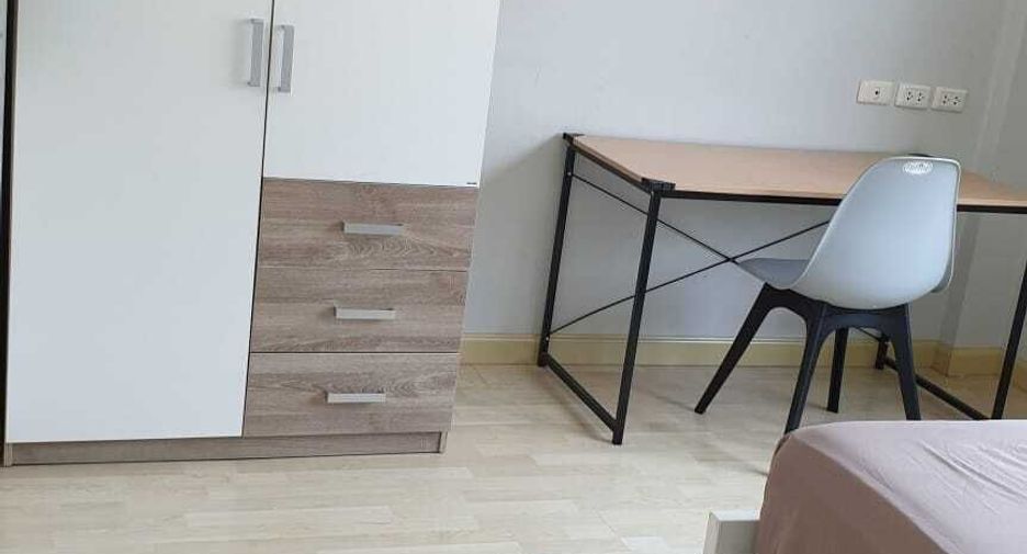 For rent 3 bedrooms townhouse in Yan Nawa, Bangkok