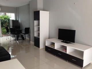 For rent 3 bedrooms townhouse in Yan Nawa, Bangkok