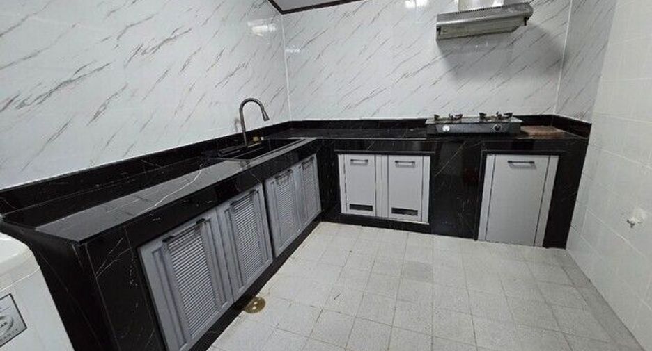 For rent 2 bedrooms townhouse in Wang Thonglang, Bangkok