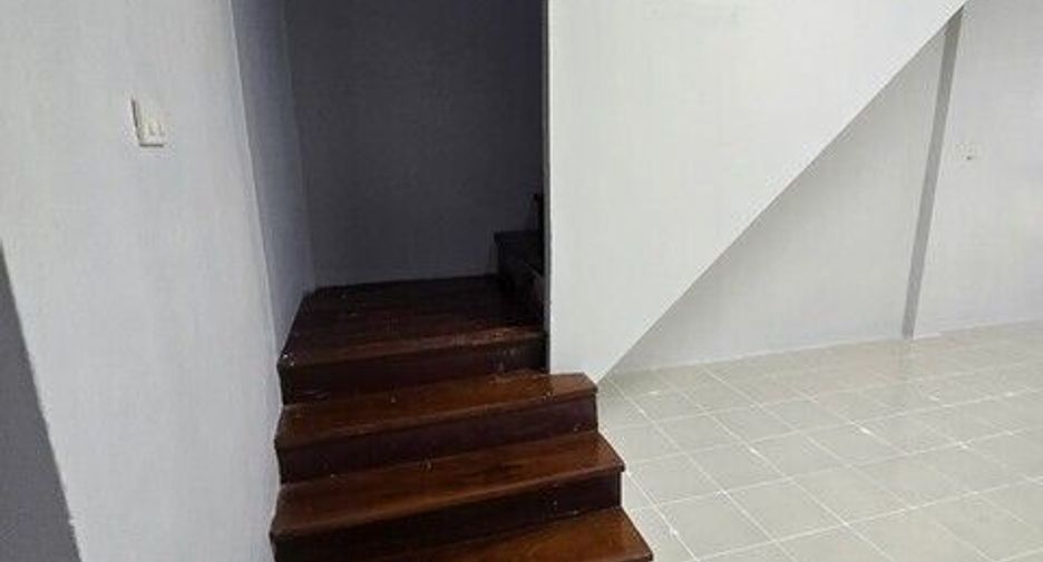 For rent 2 bedrooms townhouse in Wang Thonglang, Bangkok