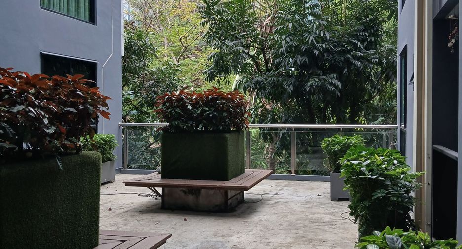 For rent 1 bed condo in Khlong Toei, Bangkok