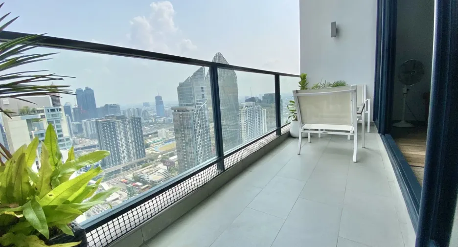 Condo en alquiler de 3 habitaciones en Watthana, Bangkok