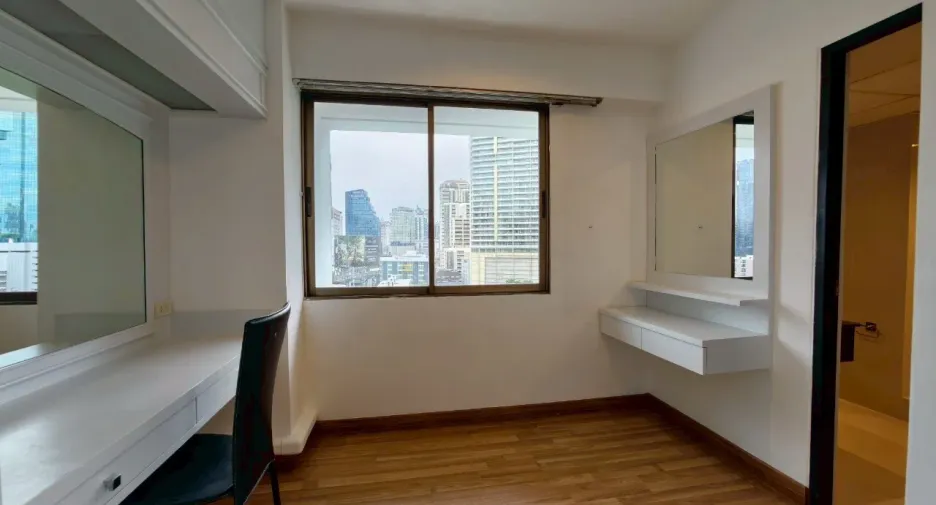 For rent 3 ベッドルーム apartment in Khlong Toei, Bangkok