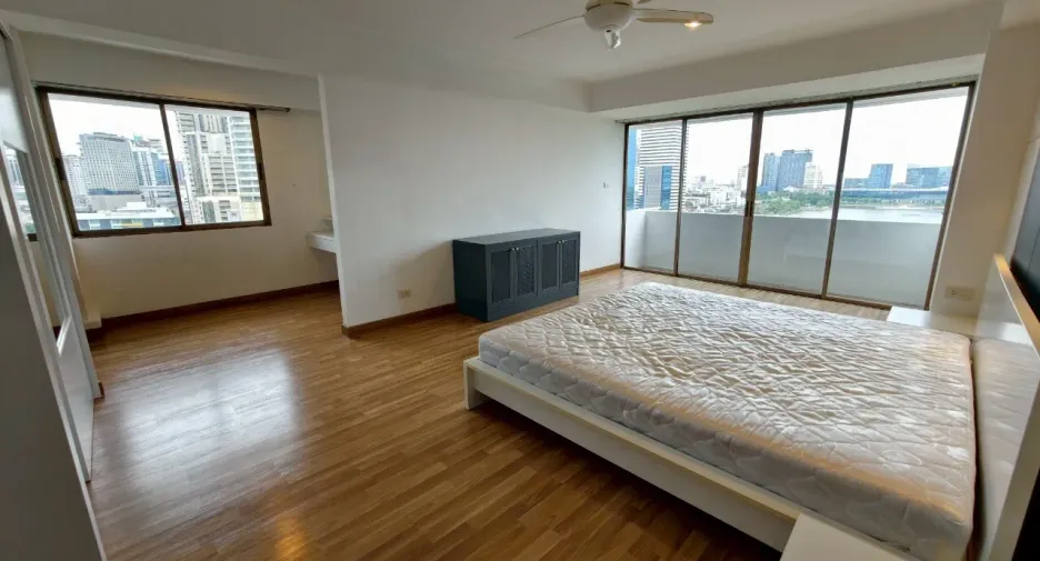 For rent 3 ベッドルーム apartment in Khlong Toei, Bangkok
