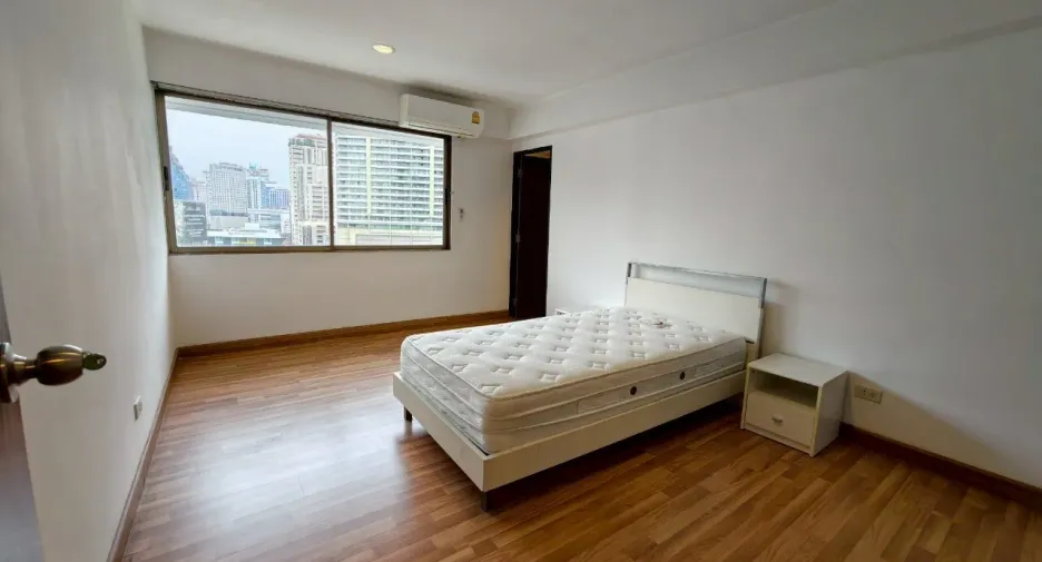 For rent 3 ベッドルーム apartment in Khlong Toei, Bangkok