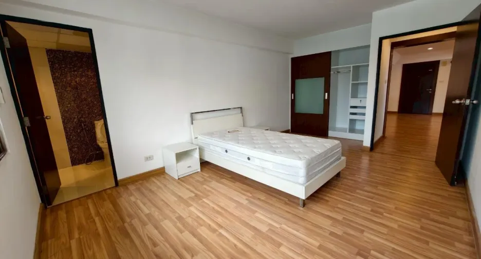 For rent 3 ベッドルーム apartment in Khlong Toei, Bangkok