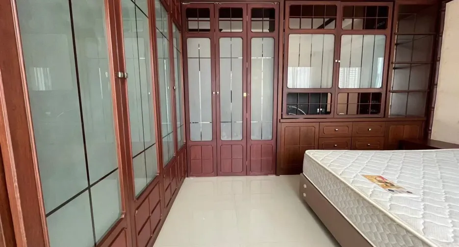 À louer studio condo à Sathon, Bangkok
