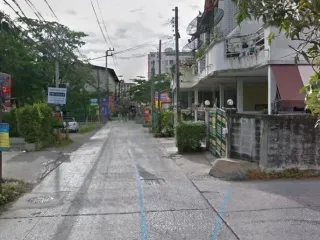 Casa adosada en alquiler de 3 habitaciones en Mueang Samut Prakan, Samut Prakan