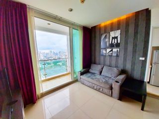 À louer 2 chambres condo à Huai Khwang, Bangkok