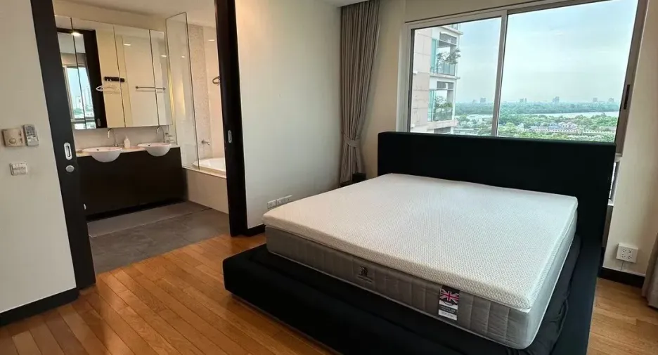 Wohnung zur Miete mit 3 Zimmer in Yan Nawa, Bangkok