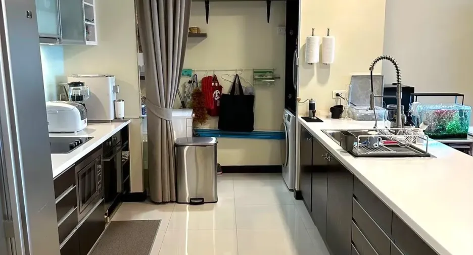 Wohnung zur Miete mit 3 Zimmer in Yan Nawa, Bangkok