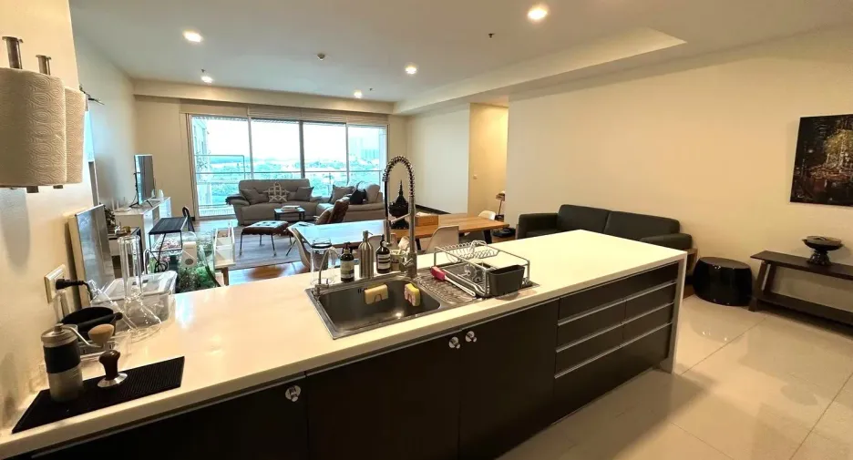 Wohnung zur Miete mit 3 Zimmer in Yan Nawa, Bangkok