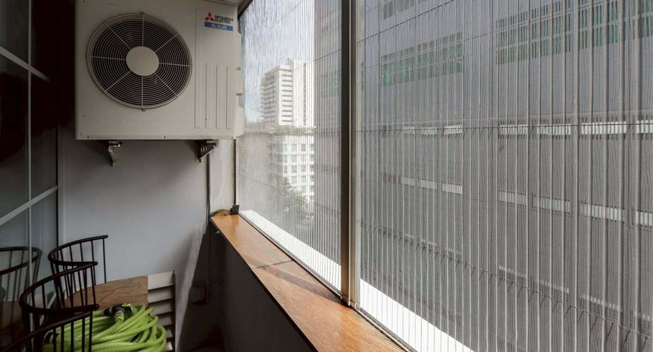 For rent 2 bedrooms condo in Pathum Wan, Bangkok