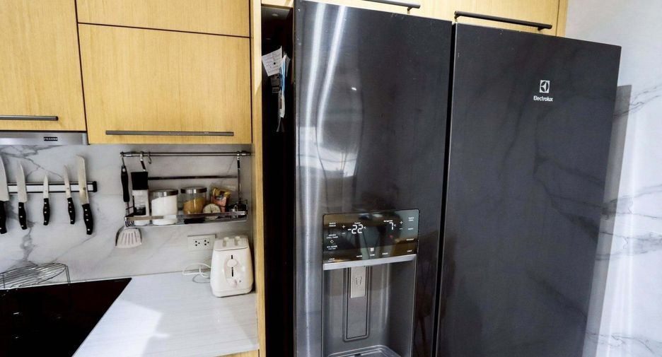 For rent 2 bedrooms condo in Pathum Wan, Bangkok