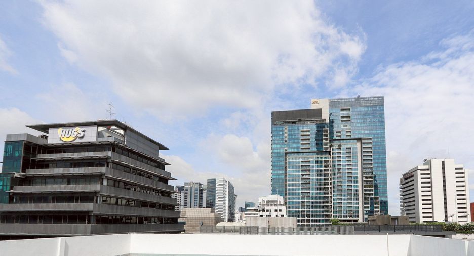 For rent 2 bedrooms condo in Pathum Wan, Bangkok