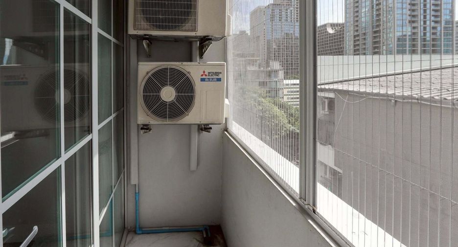For rent 2 bedrooms condo in Pathum Wan, Bangkok