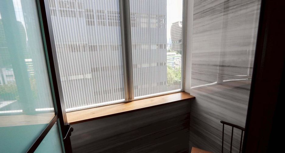 For rent 2 bedrooms condo in Pathum Wan, Bangkok