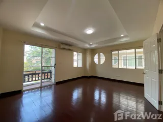 For rent 4 bedrooms townhouse in Bang Khen, Bangkok