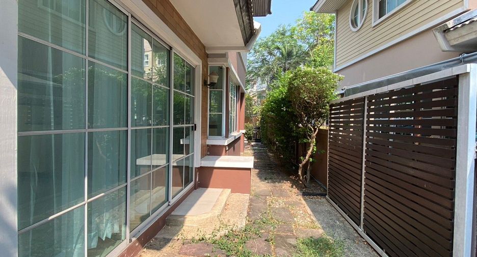 For rent 4 bedrooms townhouse in Bang Khen, Bangkok