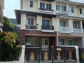 For rent 4 bedrooms townhouse in Bang Khen, Bangkok