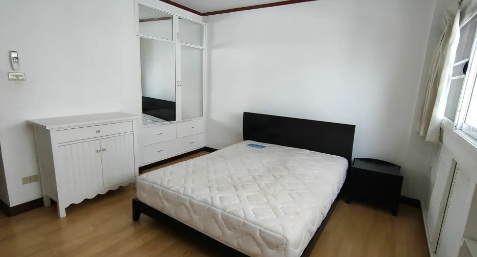 Wohnung zur Miete mit 3 Zimmer in Khlong Toei, Bangkok