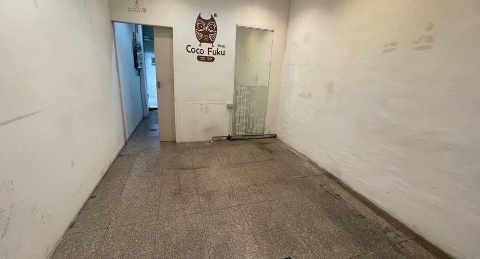 For rent 3 bedrooms townhouse in Bang Rak, Bangkok