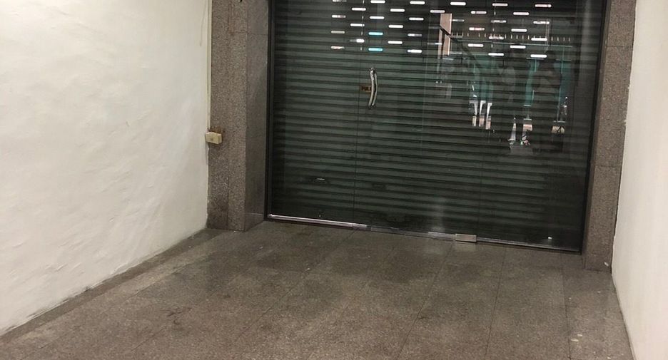 For rent 3 bedrooms townhouse in Bang Rak, Bangkok