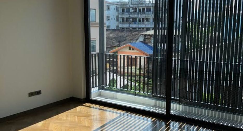 For rent 4 bedrooms villa in Watthana, Bangkok