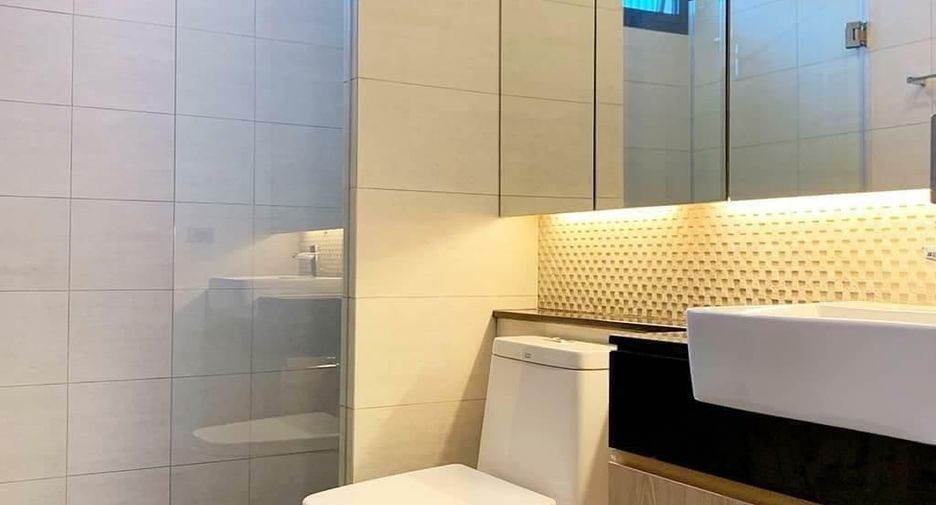 For rent 4 bedrooms villa in Watthana, Bangkok
