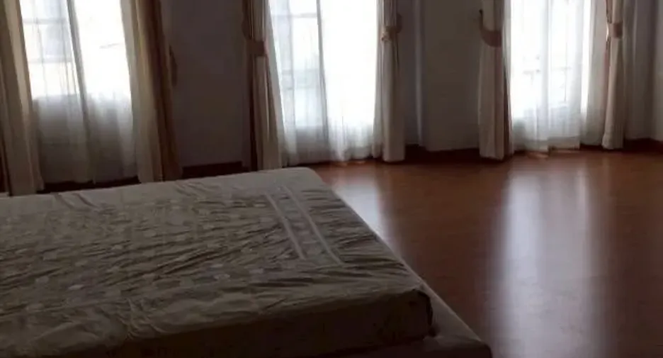 出租 3 卧室 联排别墅 在 Prawet, 曼谷