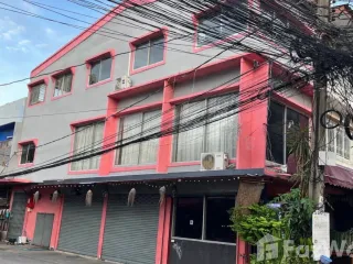 Reihenhaus zur Miete mit 3 Zimmer in Khlong Toei, Bangkok