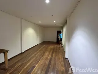 Reihenhaus zur Miete mit 3 Zimmer in Khlong Toei, Bangkok