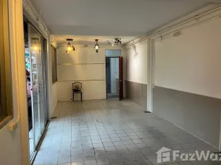 Reihenhaus zur Miete mit 3 Zimmer in Khlong Toei, Bangkok