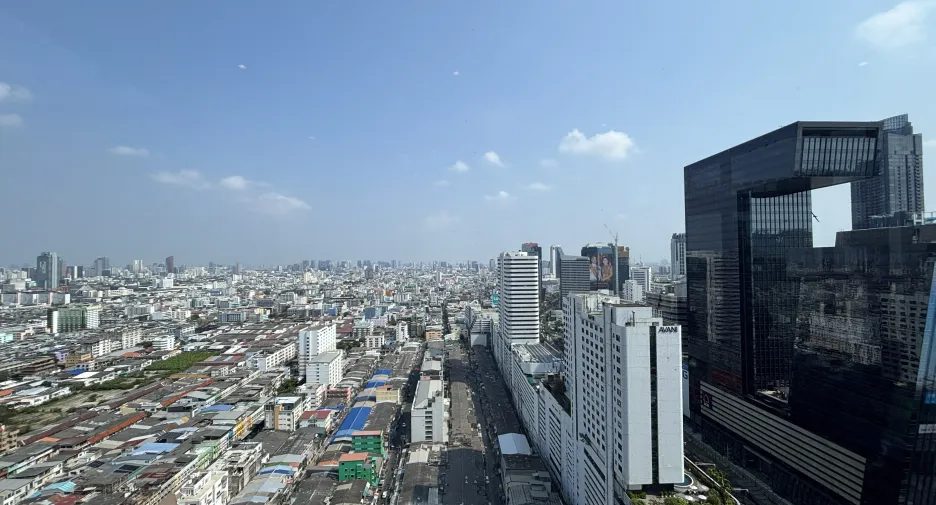 For rent 2 bedrooms condo in Huai Khwang, Bangkok
