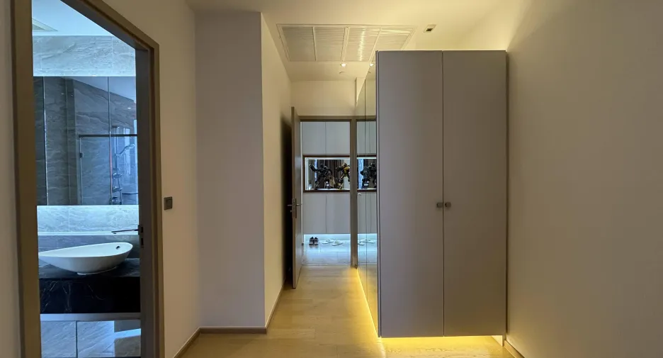 For rent 2 bedrooms condo in Huai Khwang, Bangkok