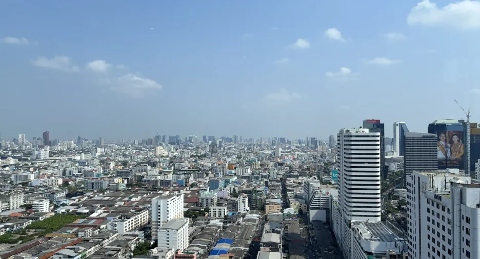 For rent 2 bedrooms condo in Huai Khwang, Bangkok