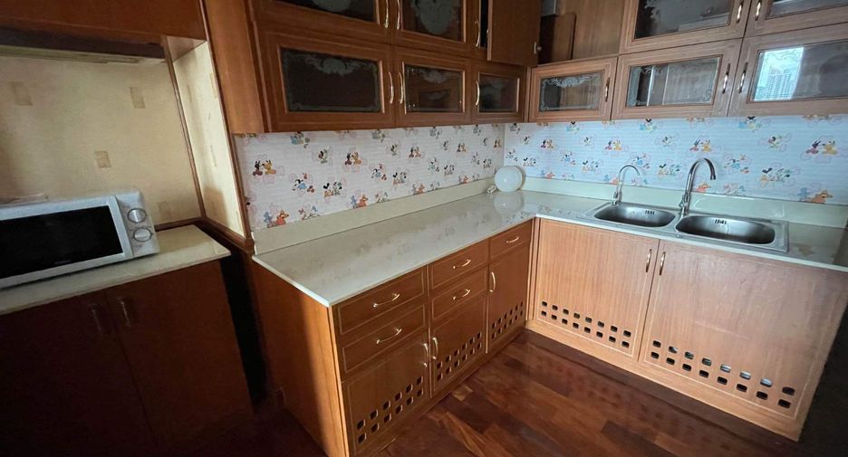 Wohnung zur Miete mit 1 Zimmer in Bang Rak, Bangkok