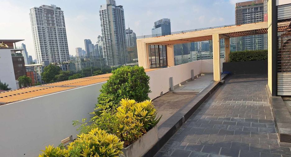 For rent 1 bed condo in Khlong Toei, Bangkok
