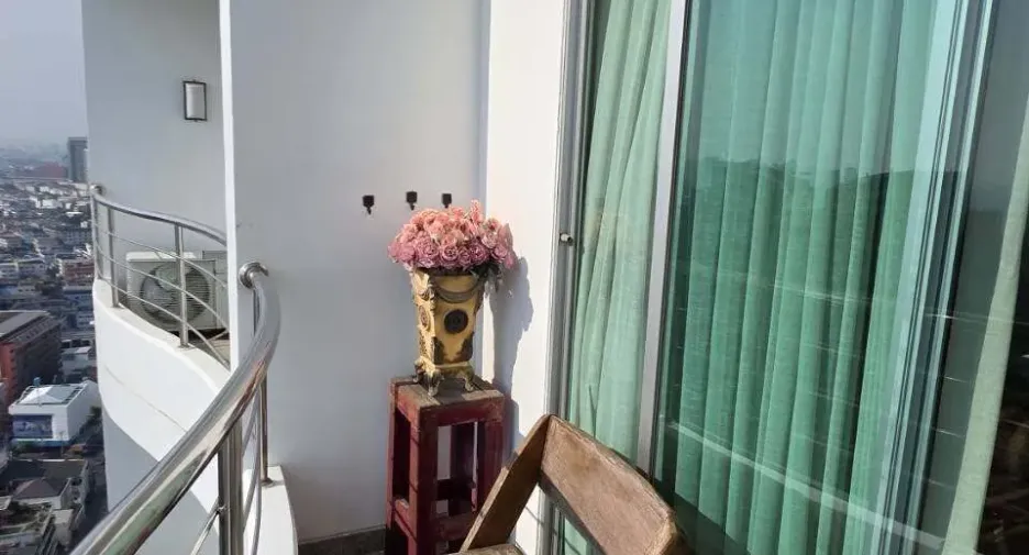 À louer studio condo à Khlong San, Bangkok