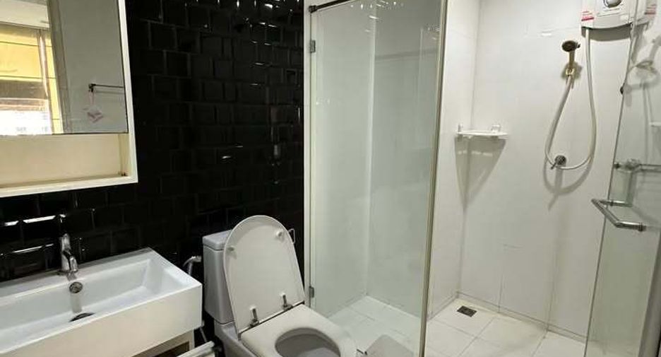 For rent 1 bed condo in Phra Khanong, Bangkok