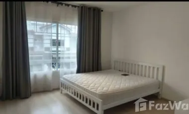 Casa adosada en alquiler de 3 habitaciones en Mueang Samut Prakan, Samut Prakan