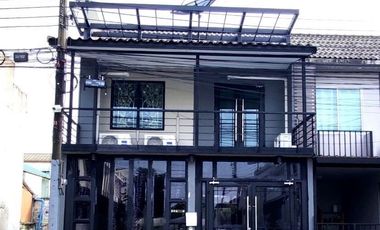 For rent 3 bedrooms townhouse in Lat Phrao, Bangkok