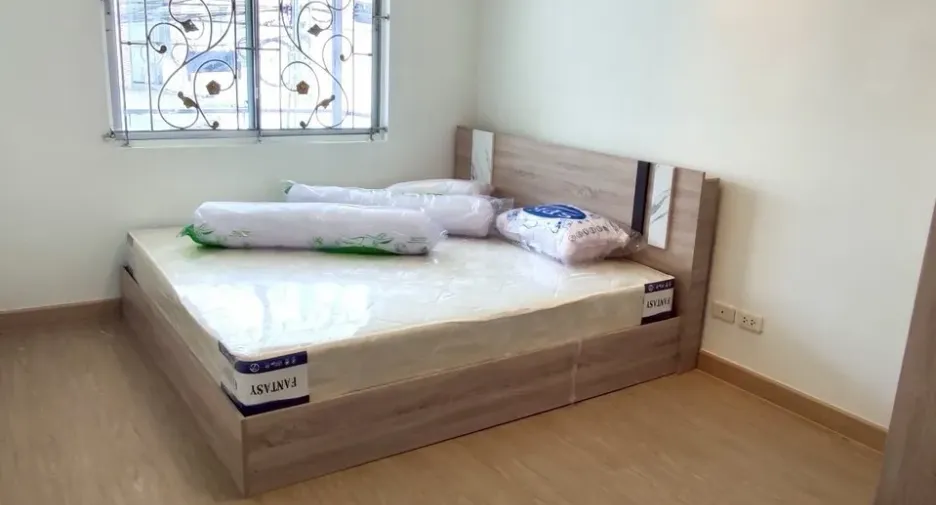 For rent 3 bedrooms townhouse in Lat Phrao, Bangkok