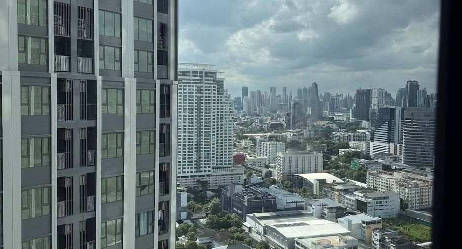 For rent studio condo in Khlong Toei, Bangkok