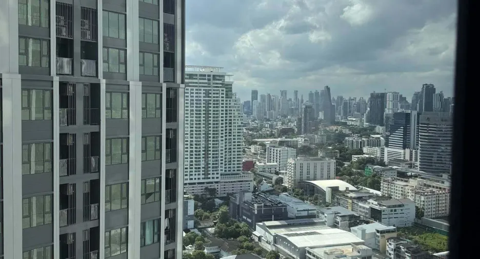 For rent studio condo in Khlong Toei, Bangkok