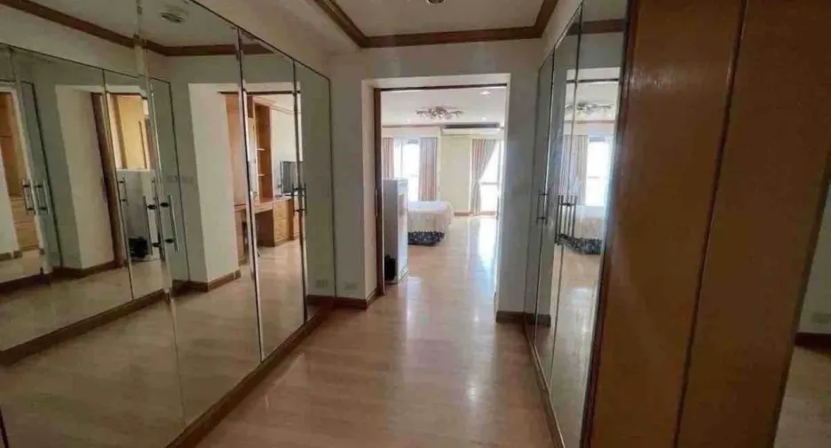 For rent 3 bedrooms condo in Sathon, Bangkok