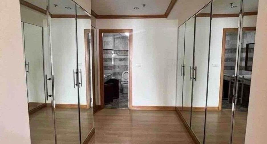 Condo en alquiler de 3 habitaciones en Sathon, Bangkok