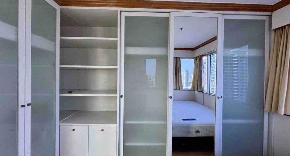 For rent 3 bedrooms condo in Sathon, Bangkok