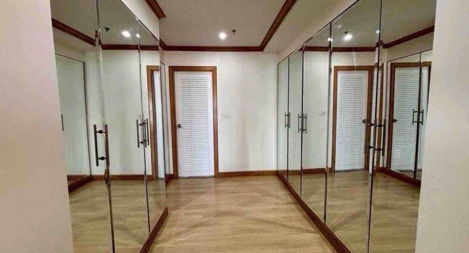 Condo en alquiler de 3 habitaciones en Sathon, Bangkok